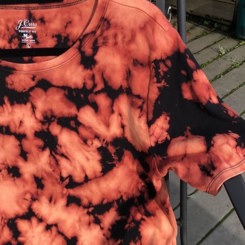 Jcrew L black and orangie tones.. ‘perfect fit’ tee. Worn 1x… thick material. - Picture 5 of 8